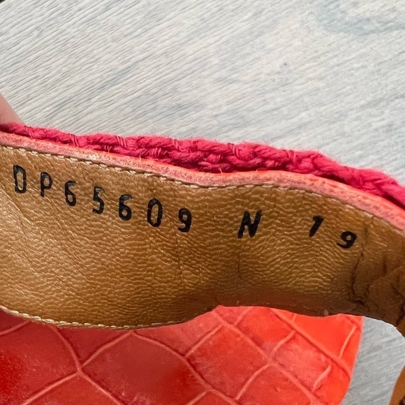 Salvatore Ferragamo red orange T strap rope crock embossed leather sandals 7.5 - Picture 12 of 16